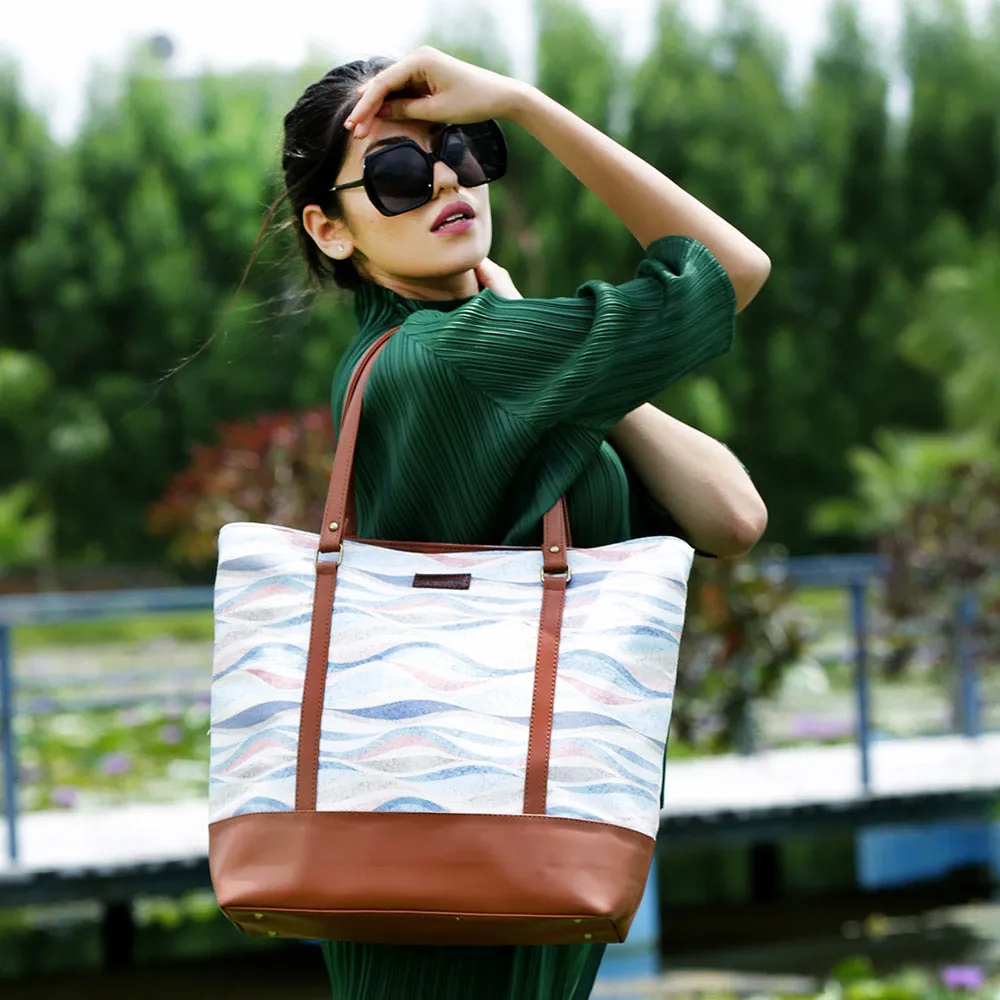 Breezy Wave Tote bag