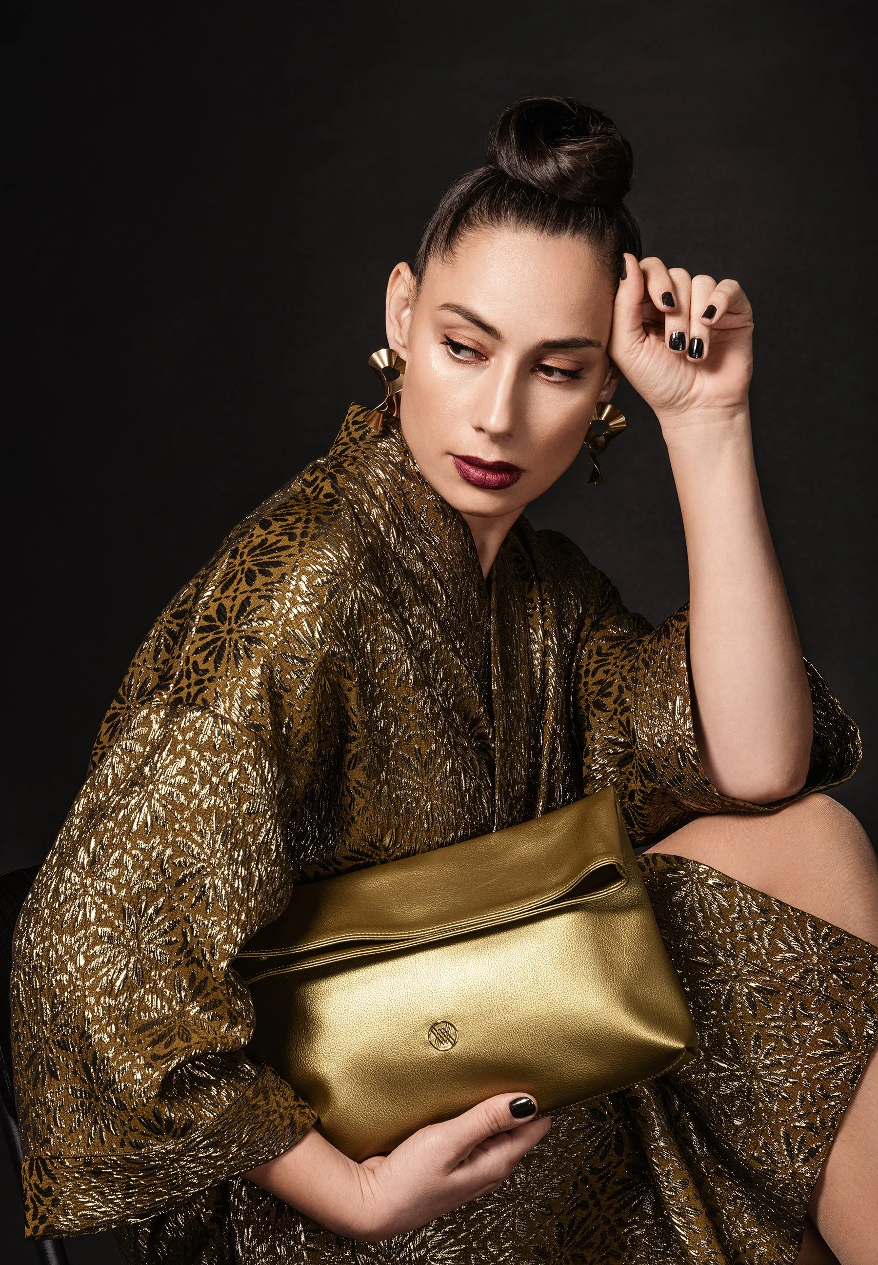 DARIO vegan leather clutch bag - Metallic gold